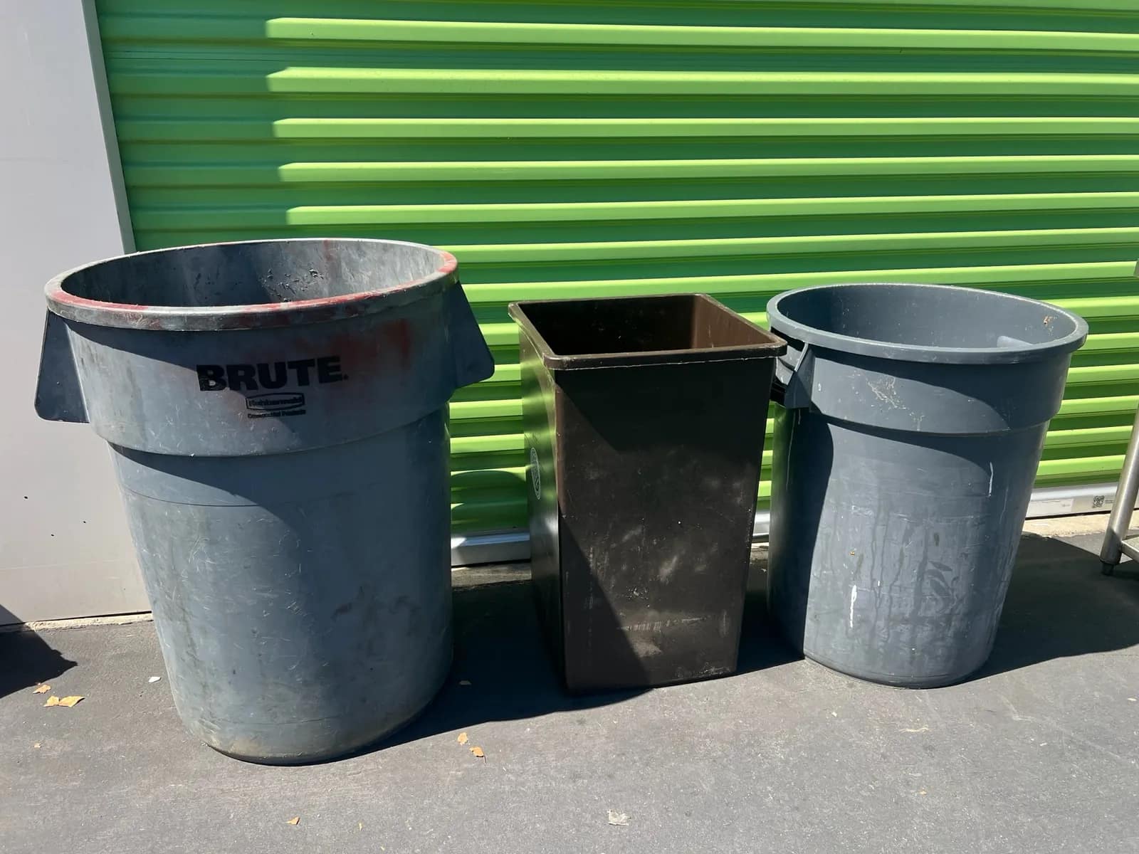 assorted-brute-trash-cans-and-waste-bins-42c70e