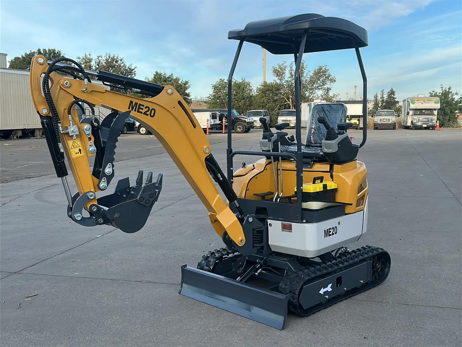 2026-sdlanch-me20-23hp-compact-mini-excavator-with-yanmar-diesel-engine-unused-mtwcyxo9