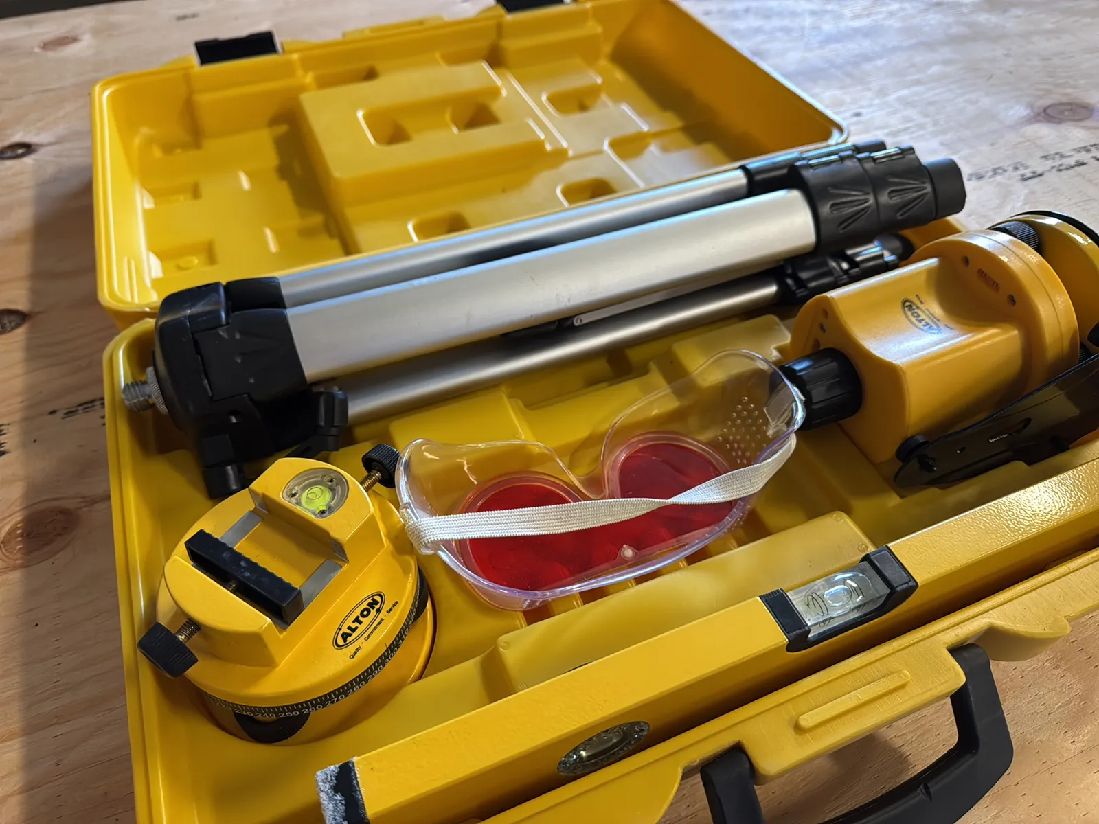 Alton Laser Level Kit, photo 3 of 13