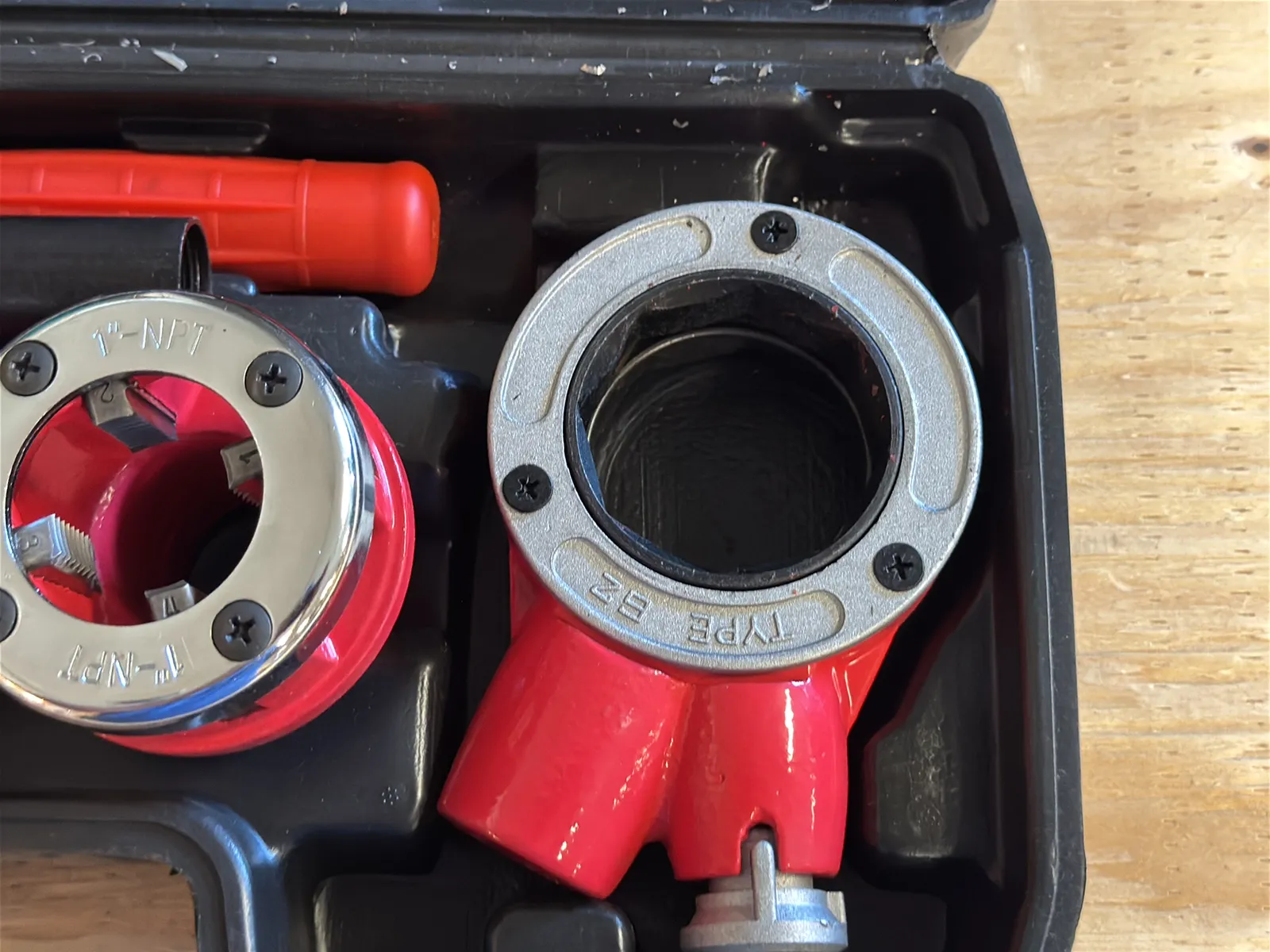 Central Machinery 1/2”-1” Ratcheting Pipe Threader Set, photo 7 of 8