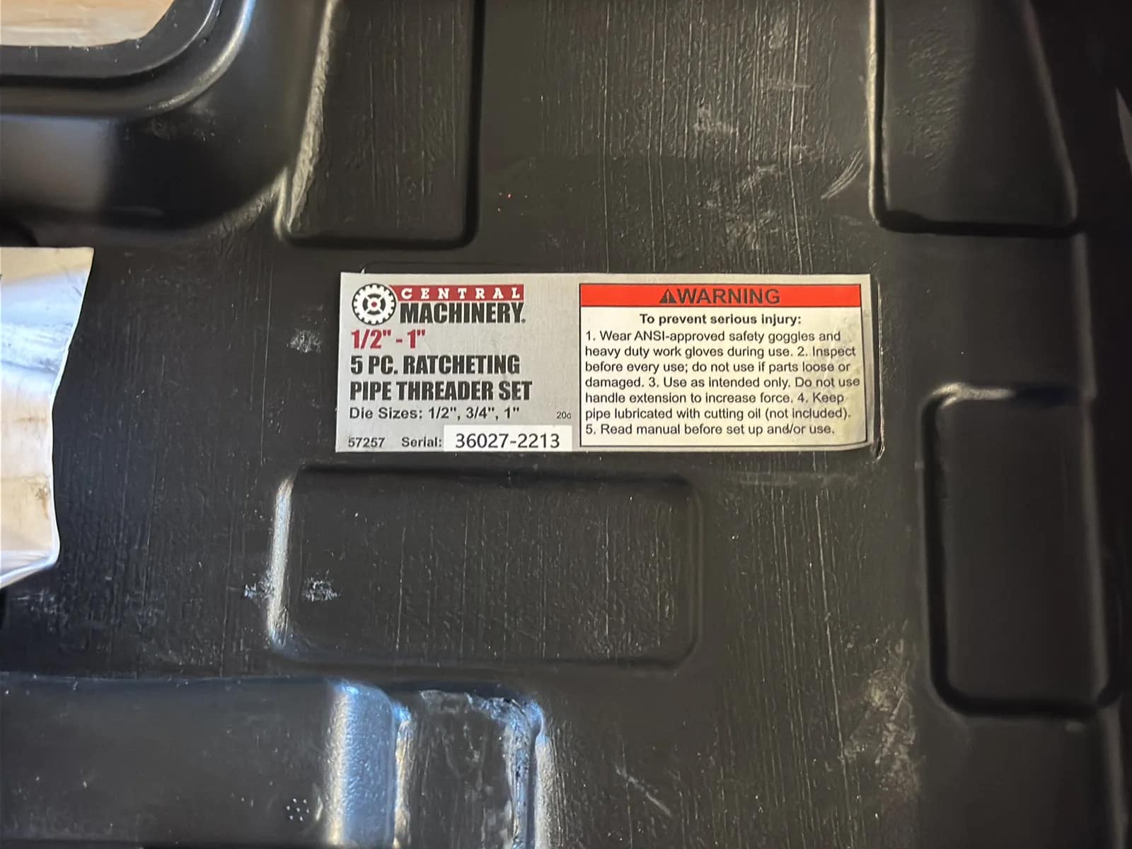 Central Machinery 1/2”-1” Ratcheting Pipe Threader Set, photo 3 of 8