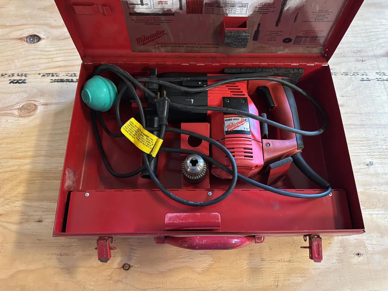 Milwaukee Heavy Duty 1-1/8” Rotary Hammer With Case, photo 1 of 9