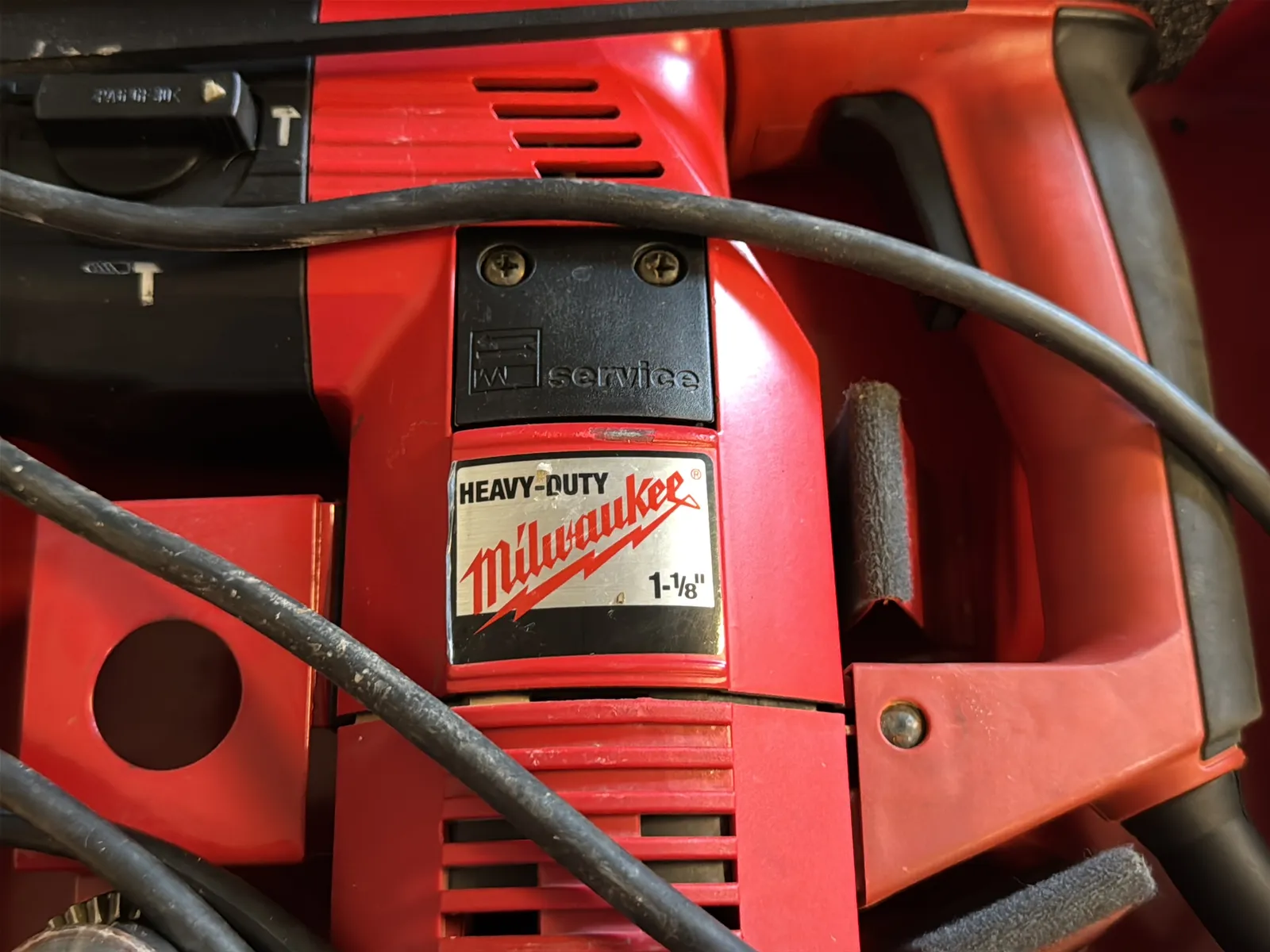 Milwaukee Heavy Duty 1-1/8” Rotary Hammer With Case, photo 5 of 9