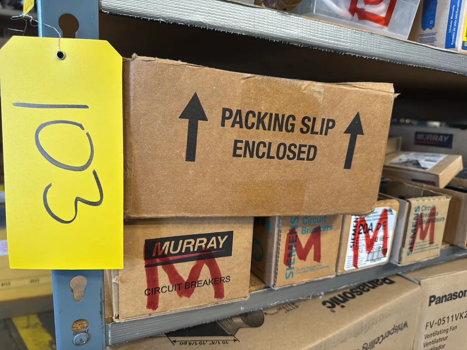 contents-of-1-shelf-assorted-circuit-breakers-mu794hq7