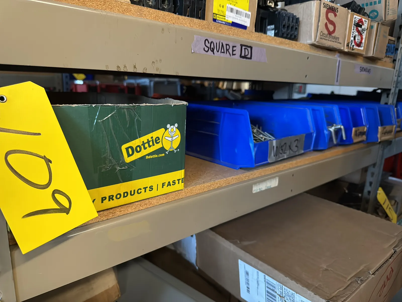contents-of-1-shelf-assorted-hardware-mu79maiw