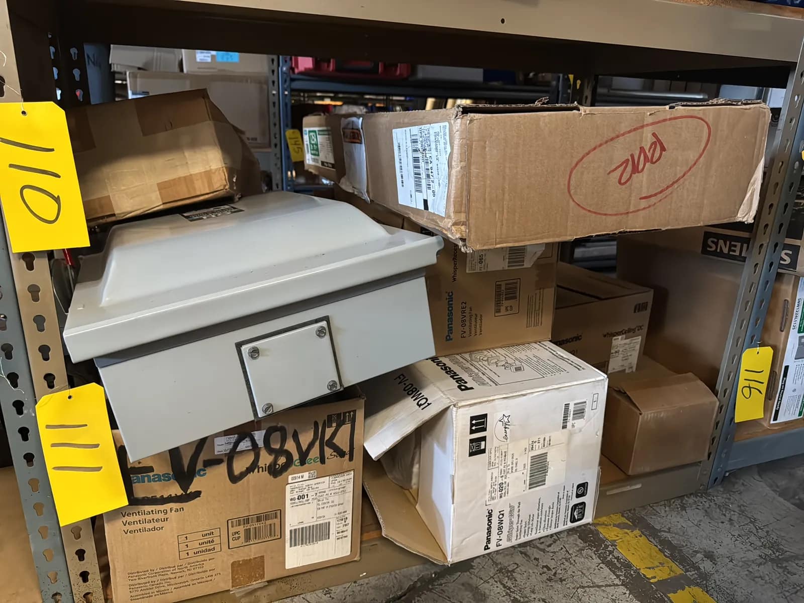 contents-of-1-shelf-electrical-boxes-ventilation-fans-and-more-mu79mj4v