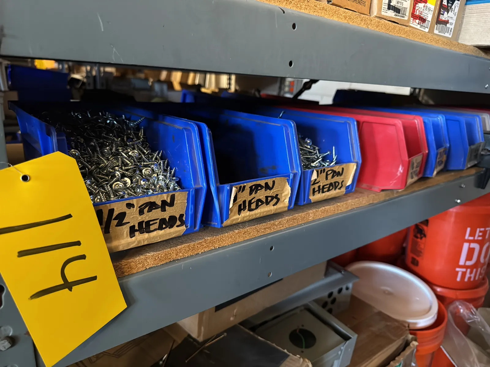 contents-of-1-shelf-organizing-hardware-bins-with-assorted-hardware-mu79pb4o