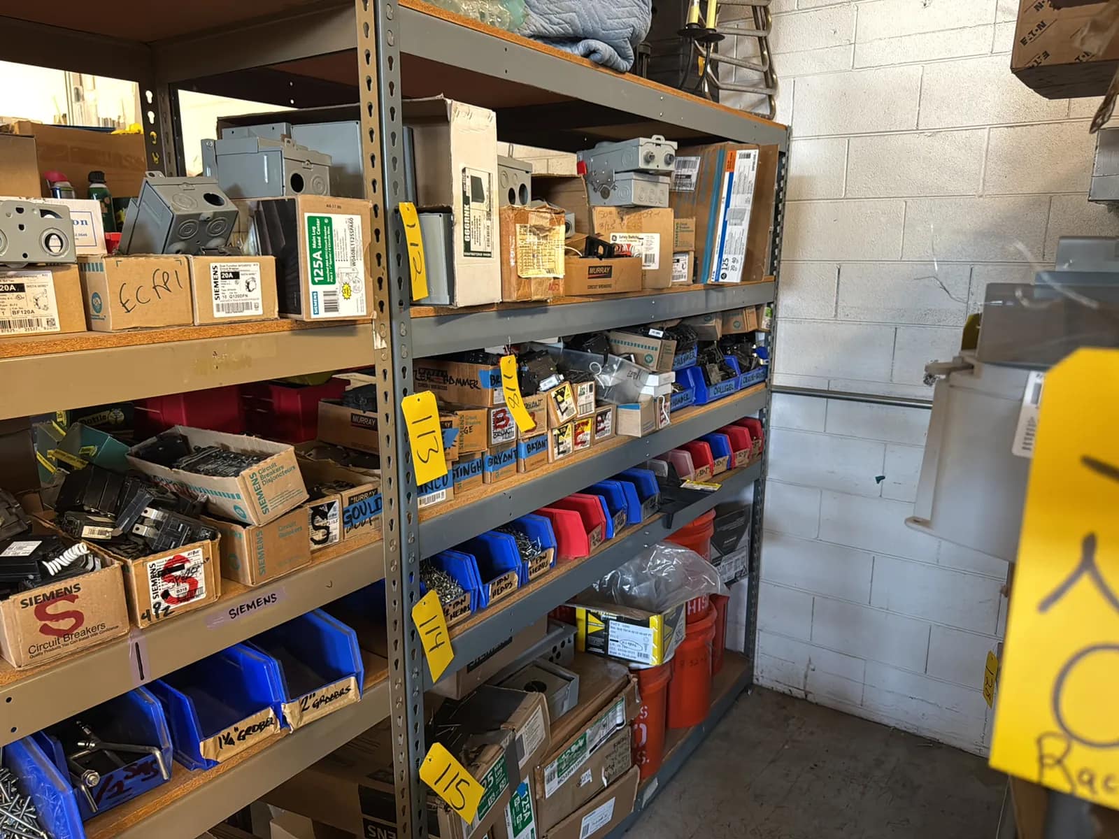 adjustable-metal-shelving-unit-contents-not-included-mu79qzgh