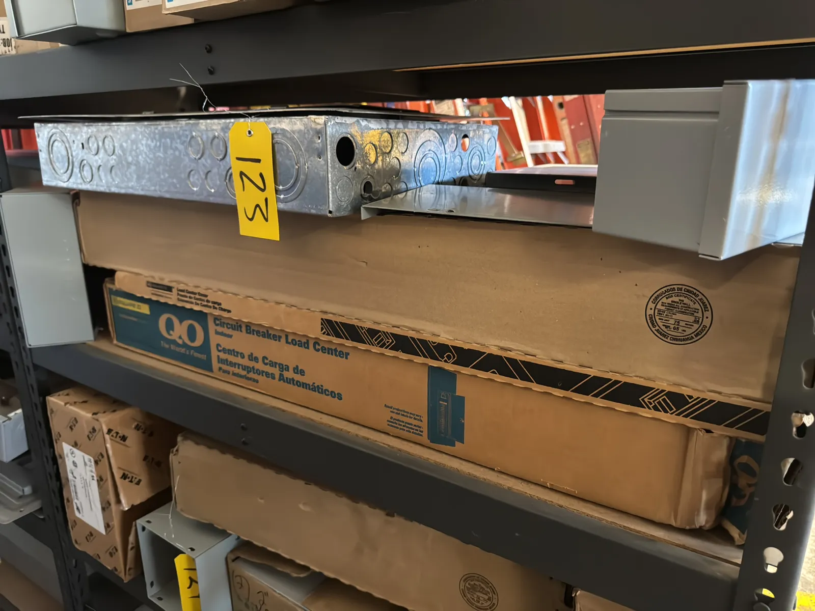 contents-of-1-shelf-assorted-electrical-boxes-mu79tb0d