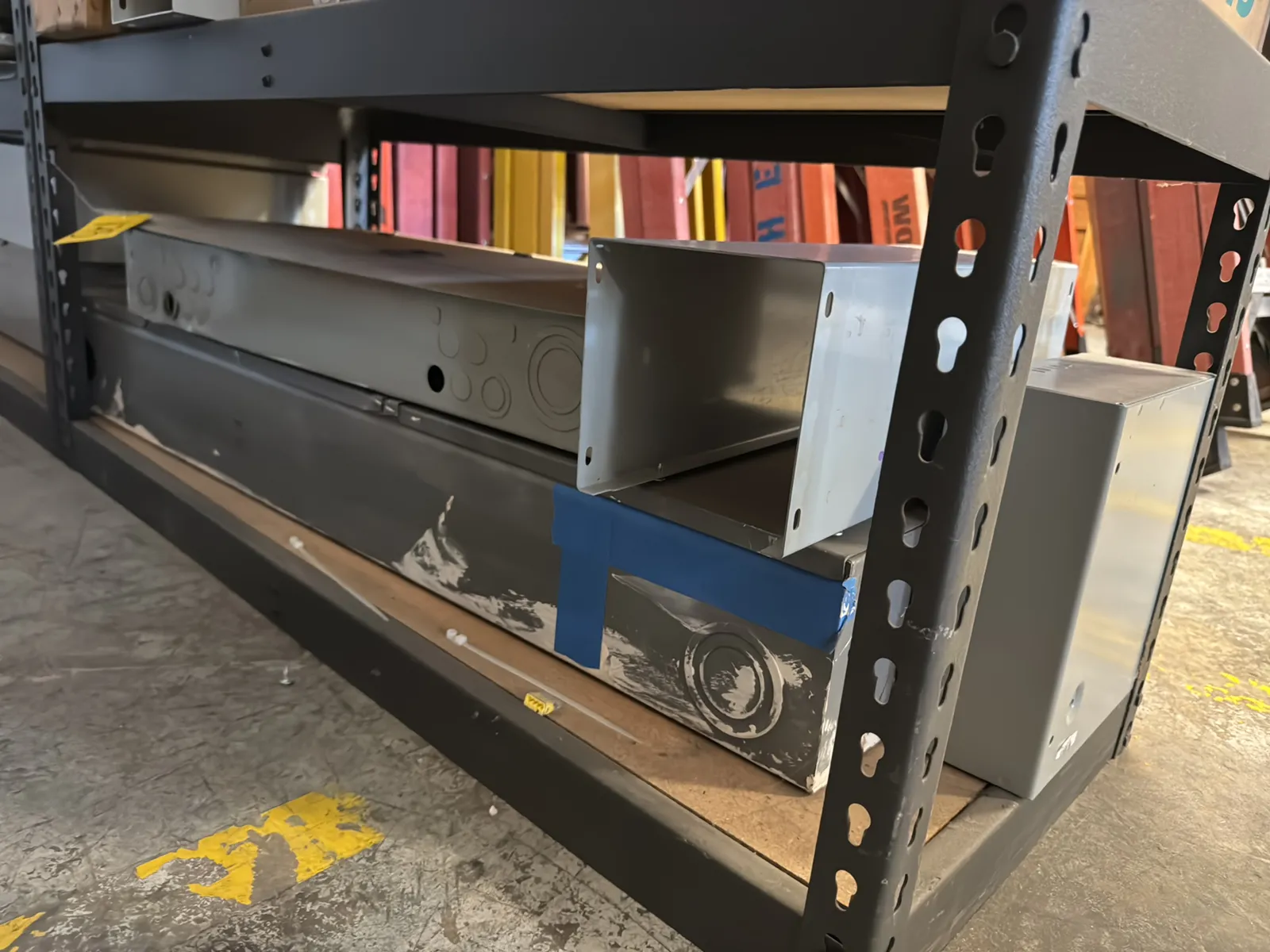 contents-of-1-shelf-assorted-electrical-boxes-mu79tpas