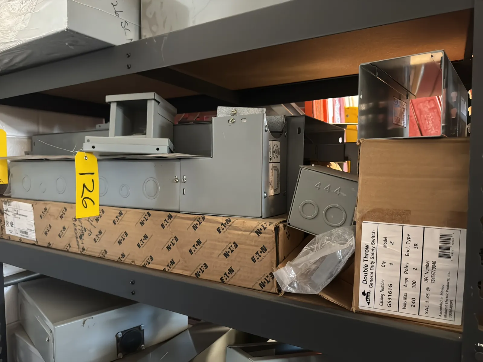 contents-of-1-shelf-assorted-electrical-boxes-mu79twv3