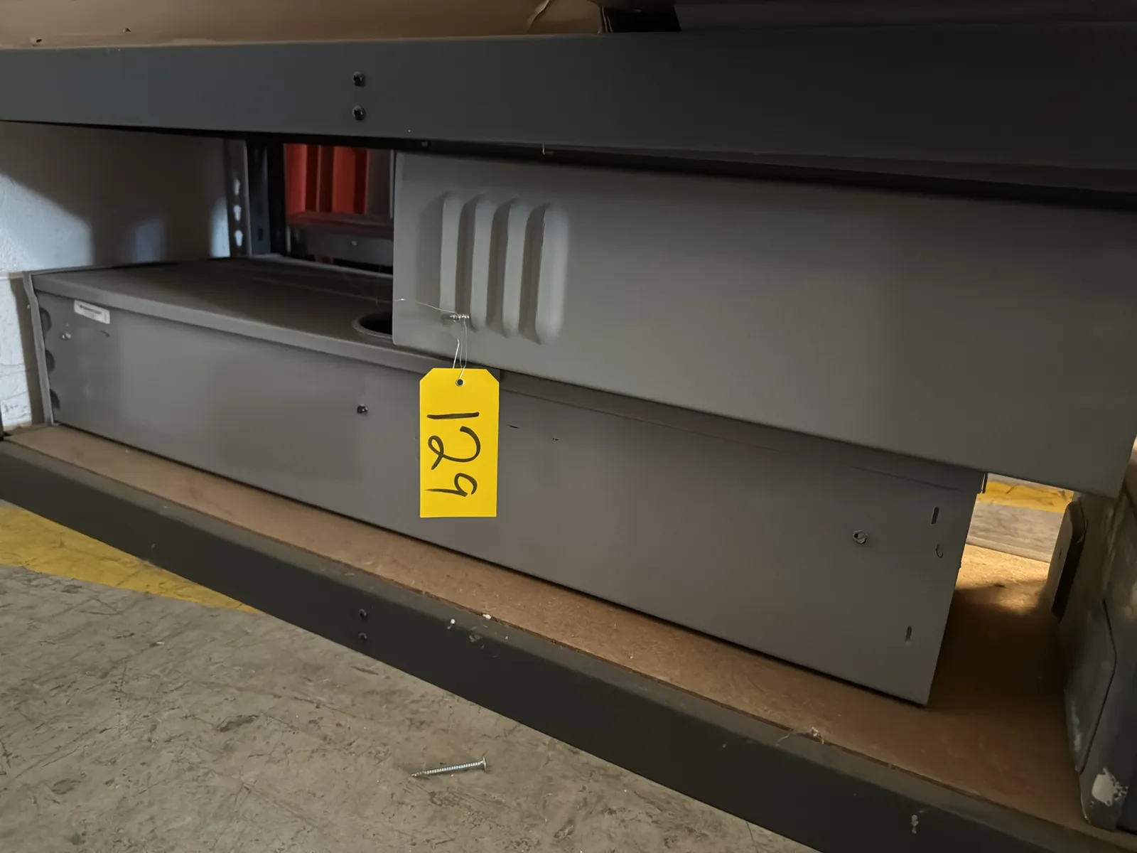 contents-of-1-shelf-2-assorted-electrical-boxes-mu79uvsy