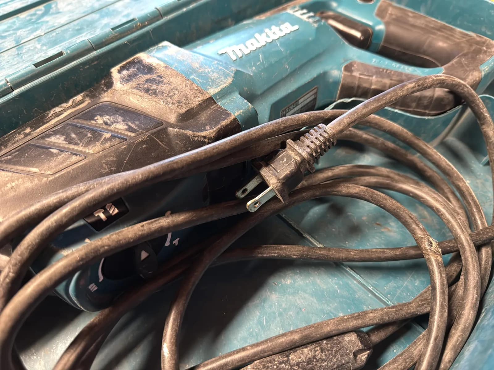Makita 1” Rotary Hammer HR2641, photo 3 of 9