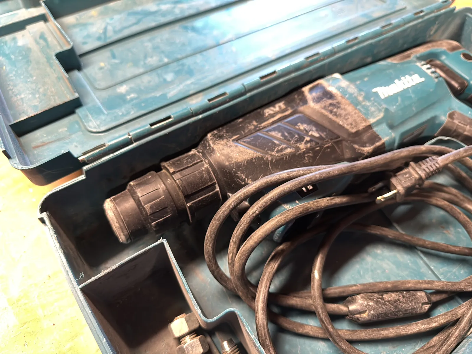 Makita 1” Rotary Hammer HR2641, photo 4 of 9