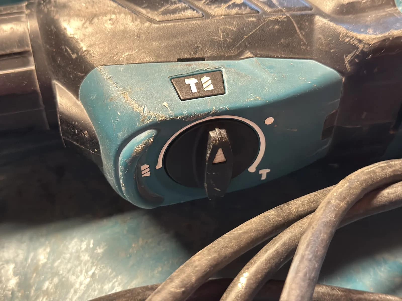 Makita 1” Rotary Hammer HR2641, photo 6 of 9