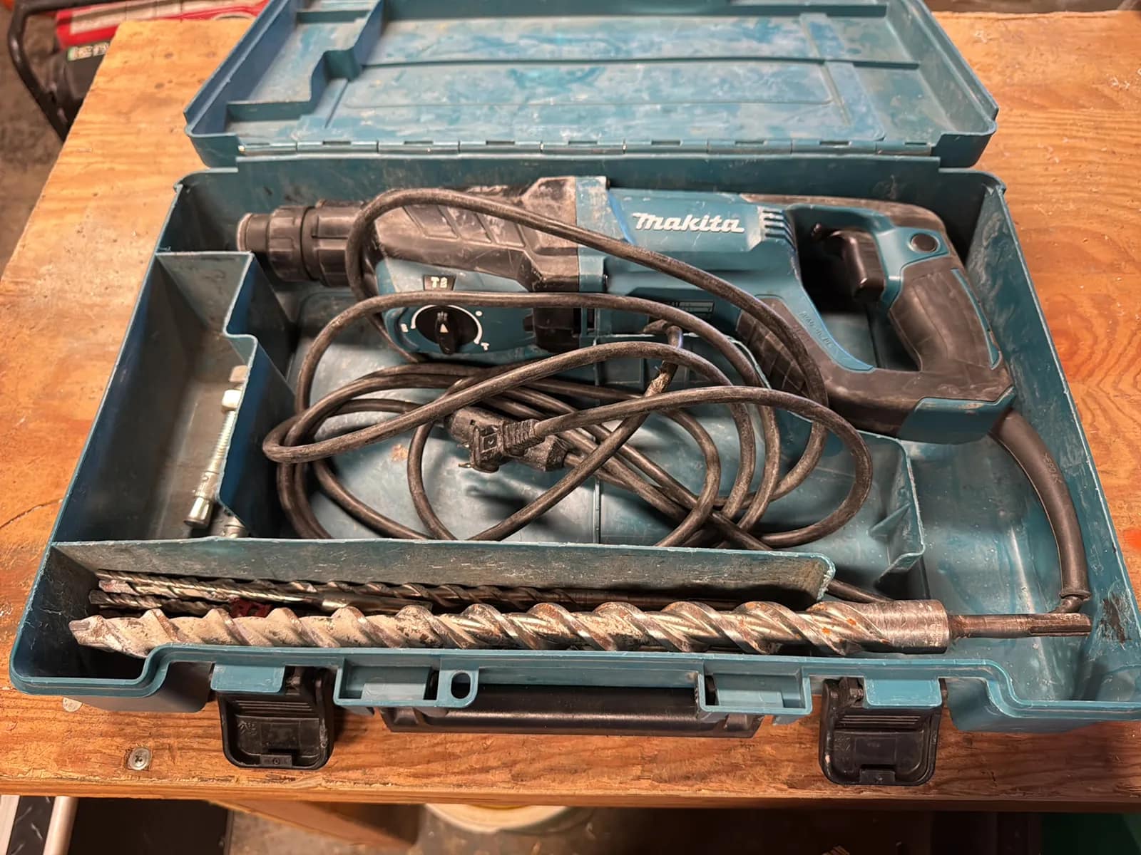 Makita 1” Rotary Hammer HR2641, photo 9 of 9