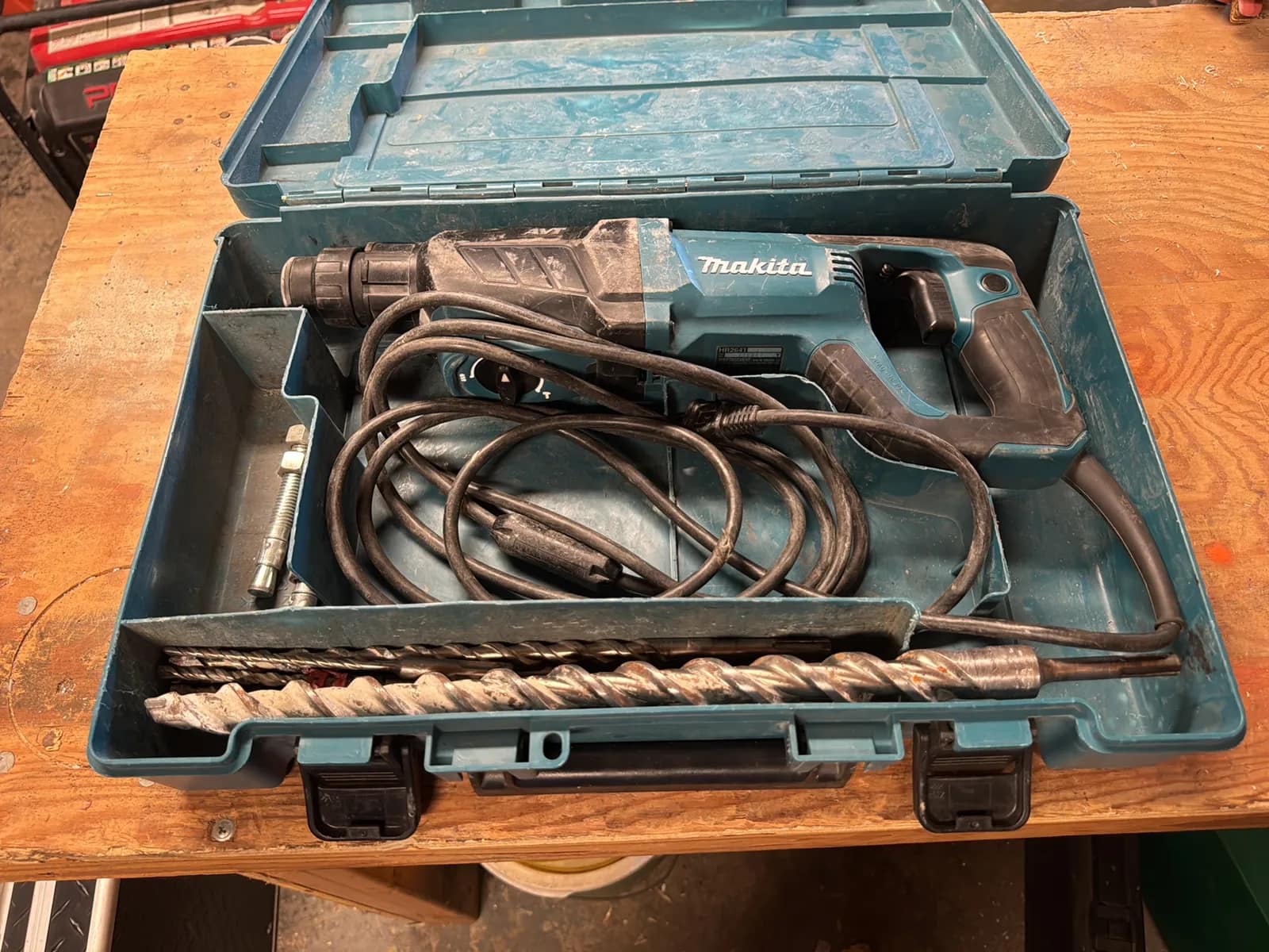 Makita 1” Rotary Hammer HR2641, photo 1 of 9