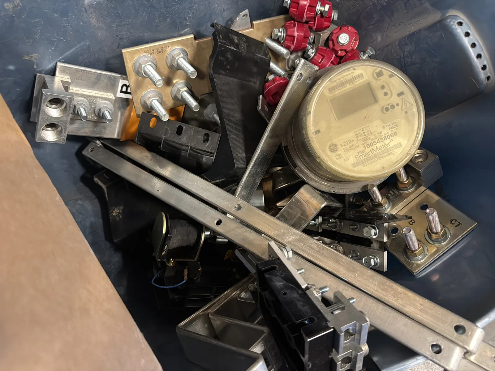 Contents Of (1) Shelf: Assorted Electrical Supply, Lighting Accessories, And More, photo 4 of 8