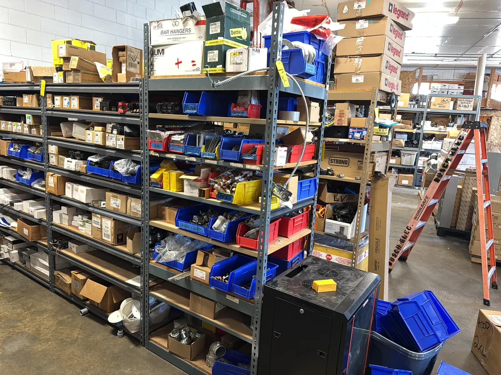 metal-adjustable-shelving-unit-contents-not-included-mu94k0ow