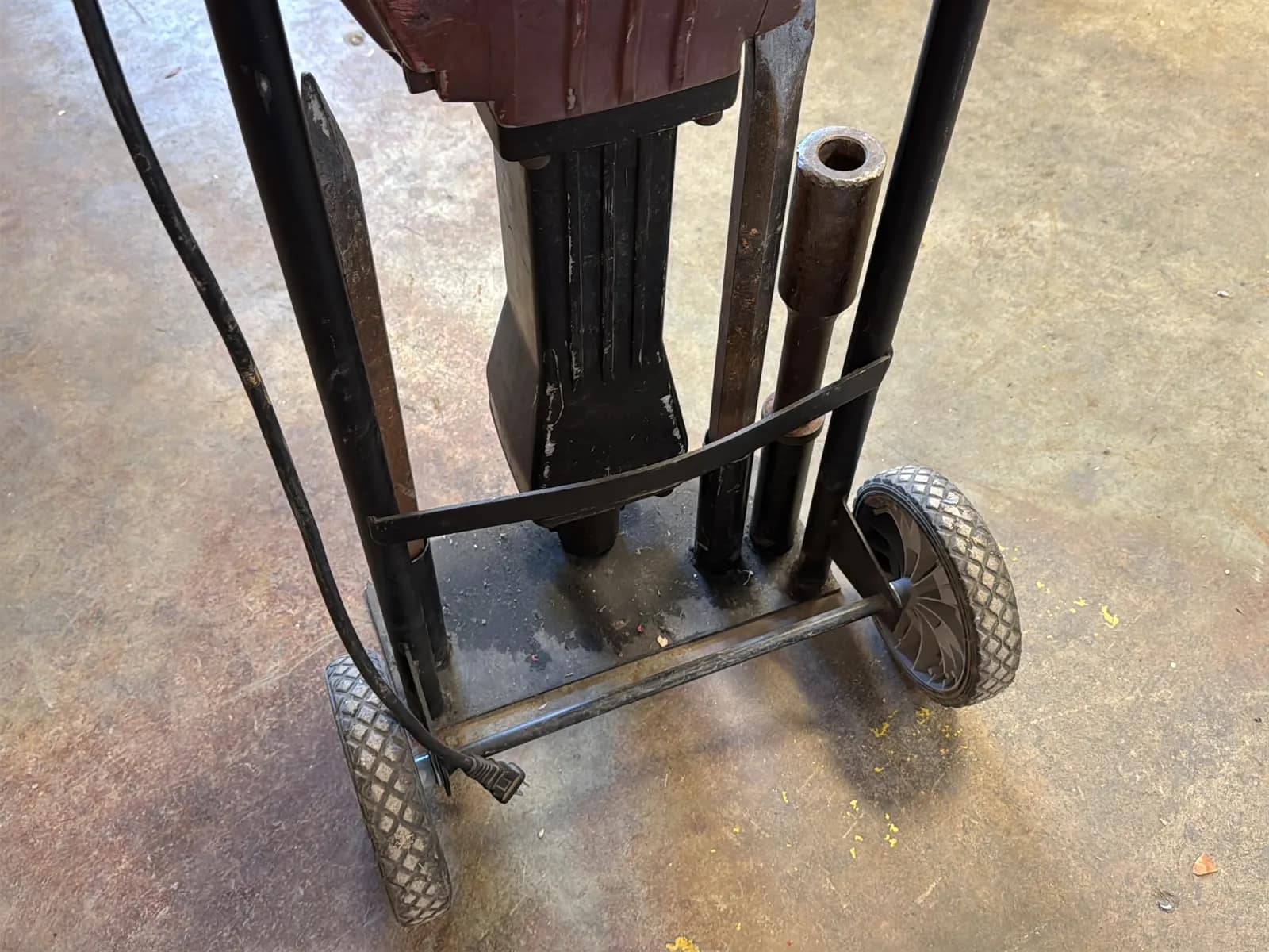 Central Machinery Breaker Hammer Corded Demolition Hammer, photo 7 of 7