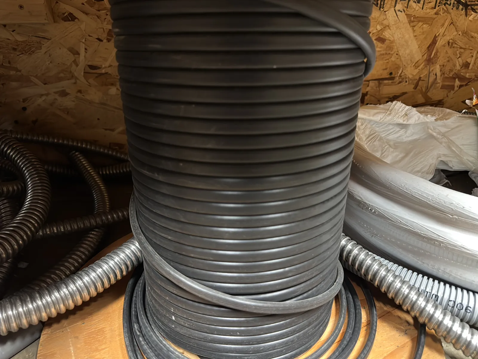Contents Of (1) Shelf: Assorted Wire And Conduit, photo 3 of 4