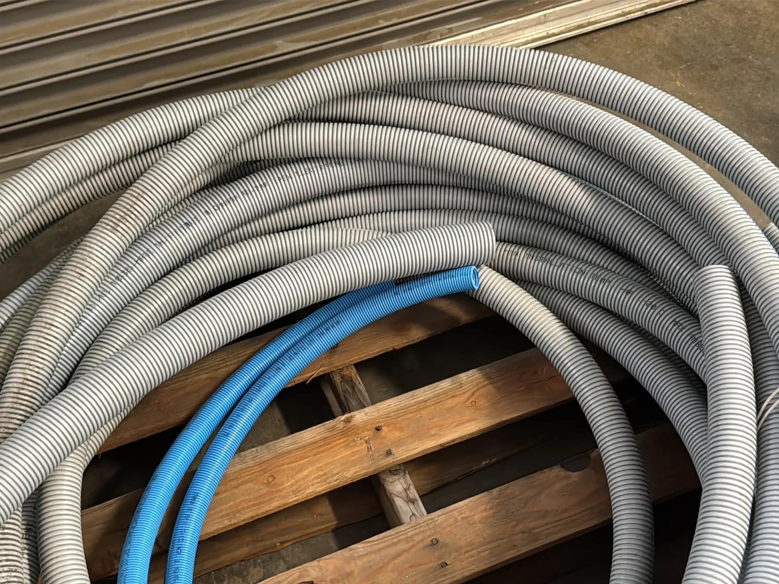Contents Of Pallet: Plastic Conduit, photo 2 of 7