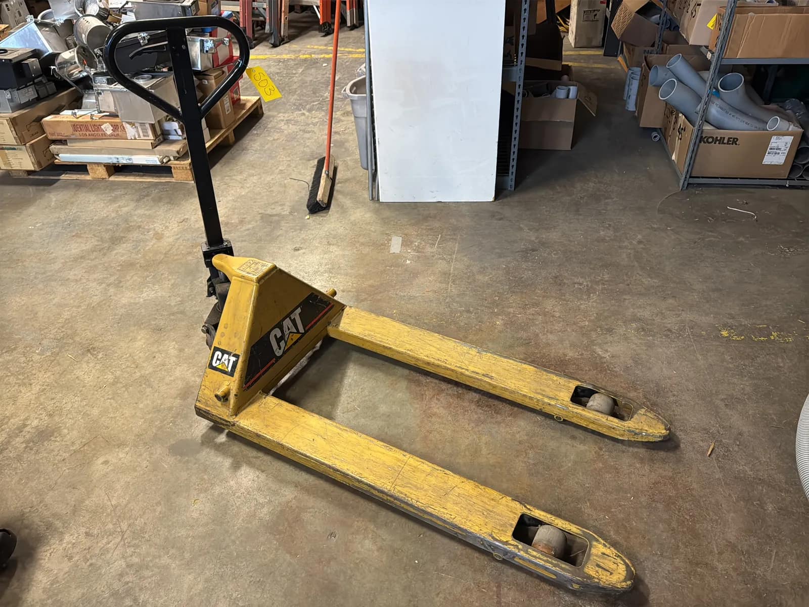 cat-5000lb-pallet-jack-173fe2