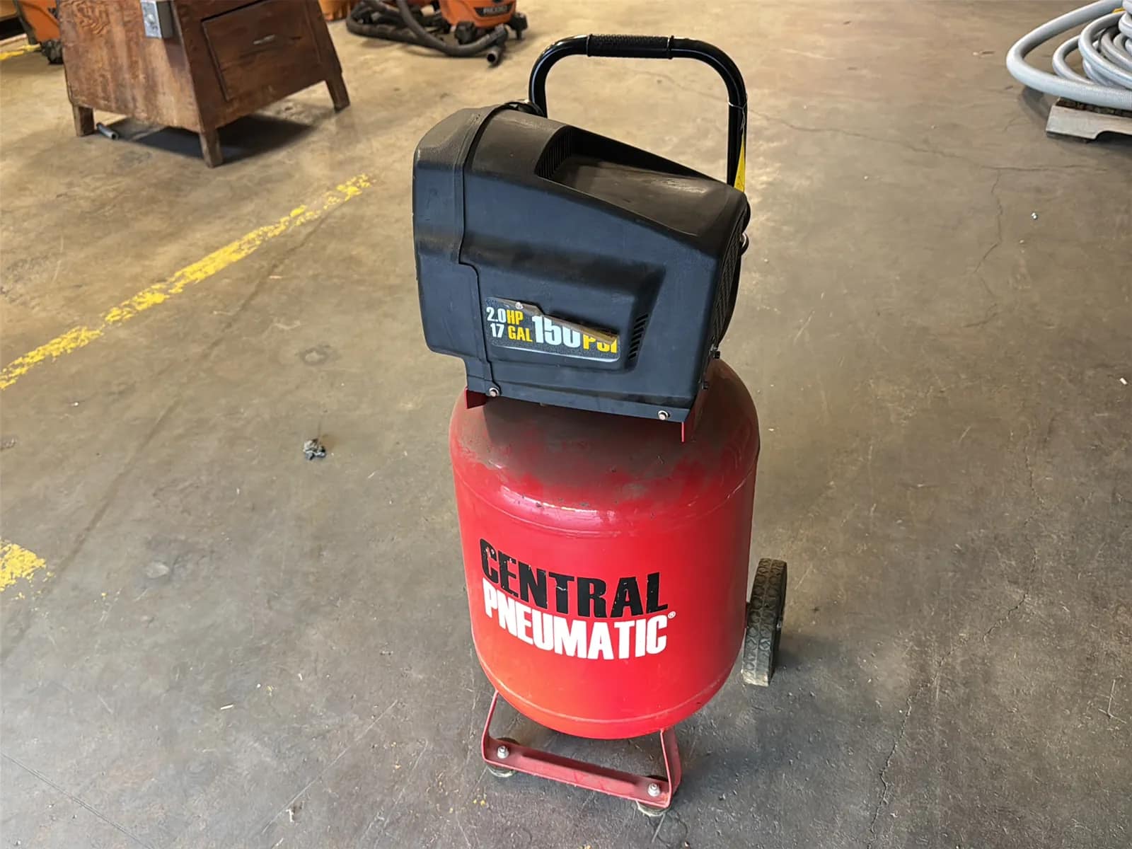 central-pneumatic-17-gallon-air-compressor-96b759