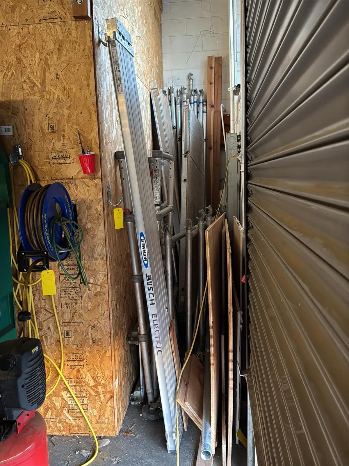 assorted-werner-scaffolding-with-4-8-aluminum-planks-mueciwie