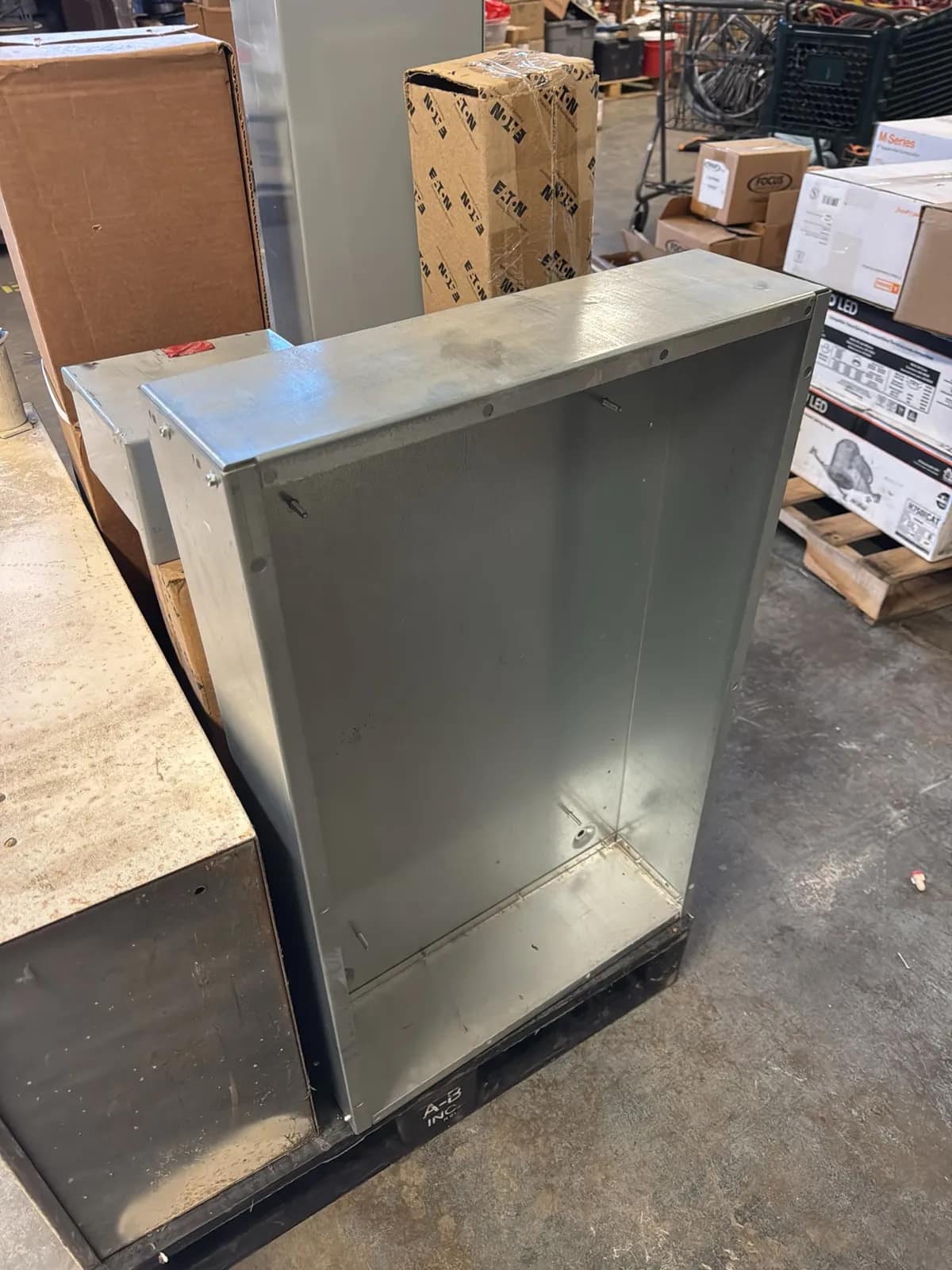 Contents of Pallet: Assorted Electrical Boxes, photo 4 of 12