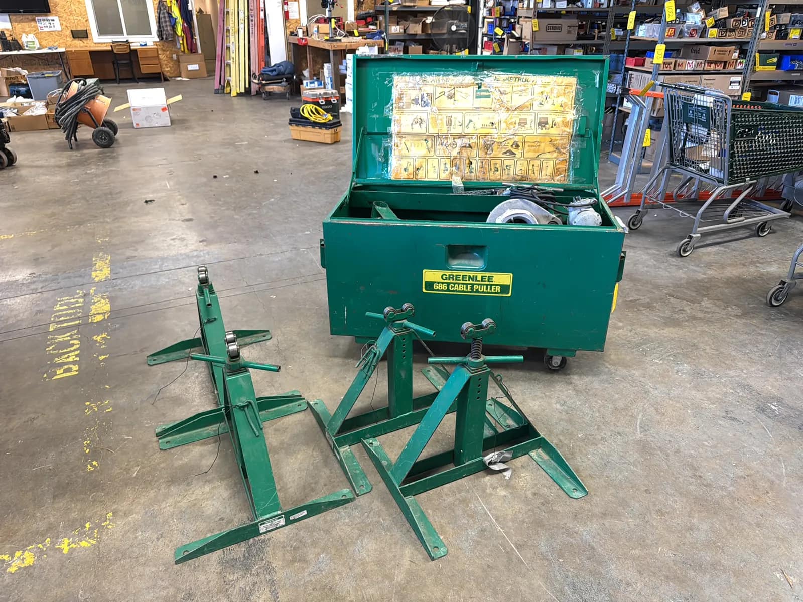greenlee-686-cable-puller-with-chest-842918