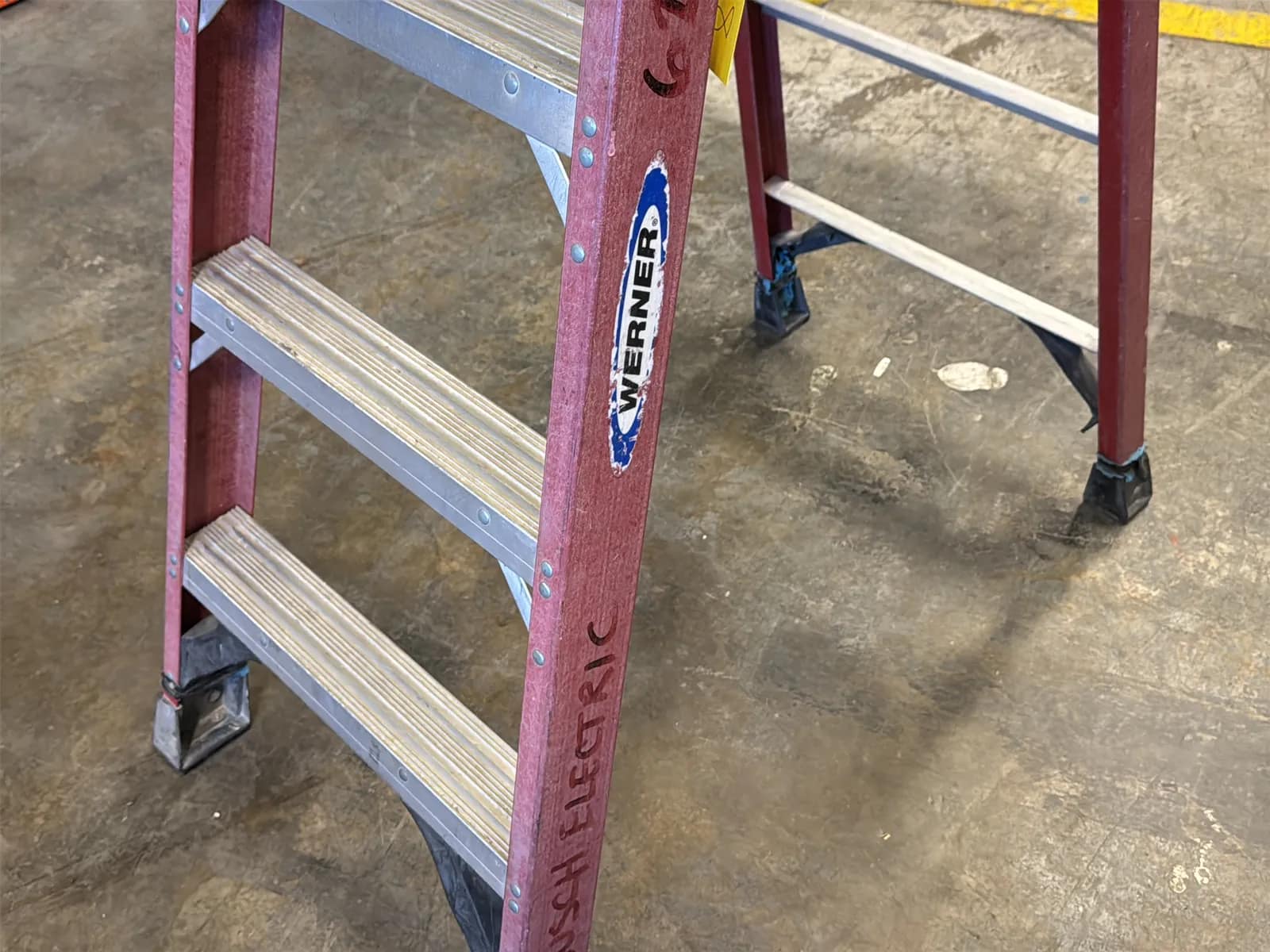 Werner 6’ Fiberglass Ladder, photo 4 of 6