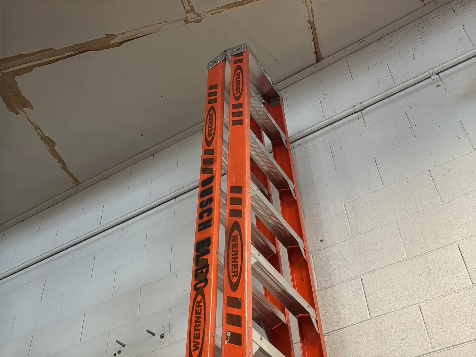 Werner 14’ Fiberglass Ladder, photo 6 of 8