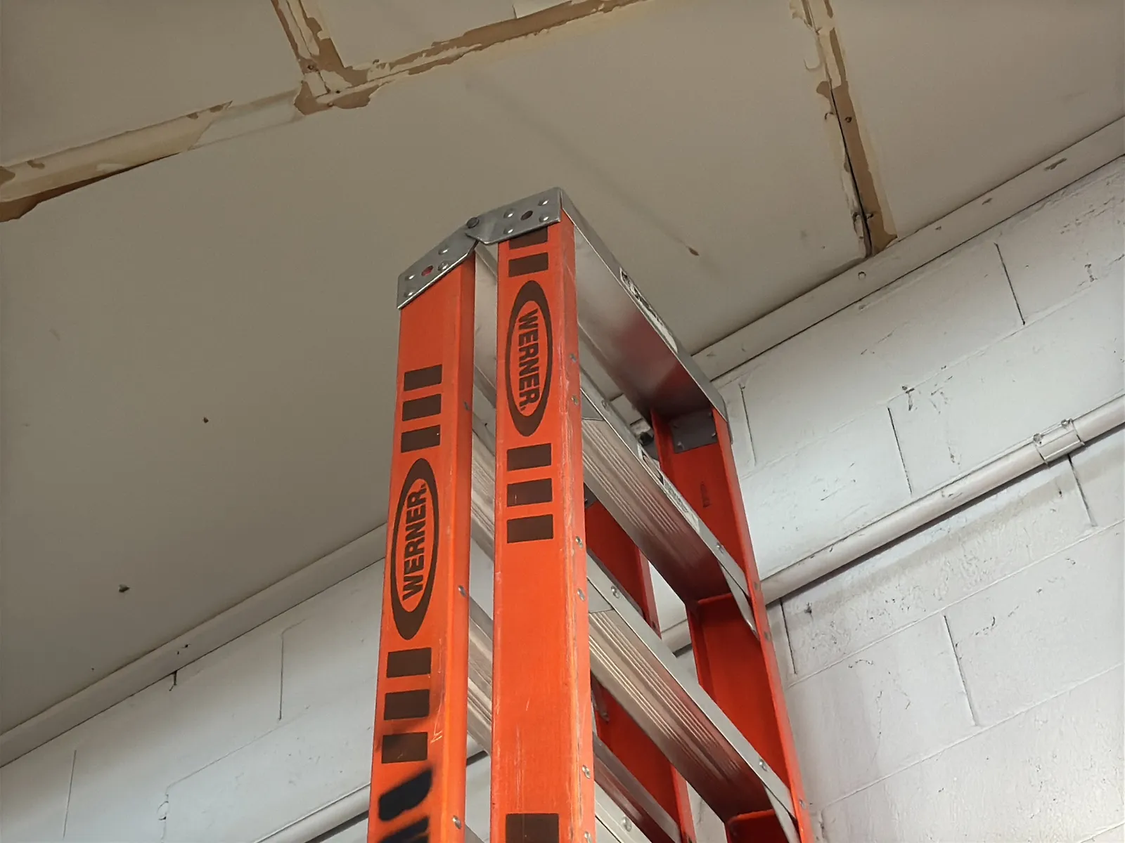 Werner 14’ Fiberglass Ladder, photo 7 of 8