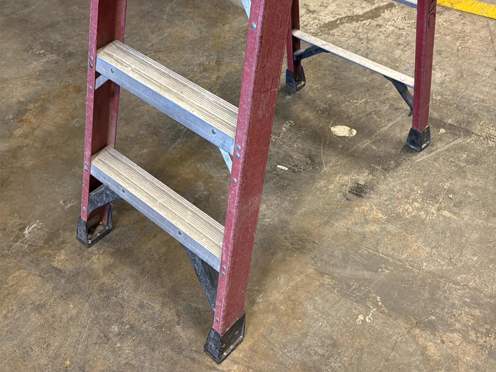 Werner 6’ Fiberglass Ladder, photo 4 of 6