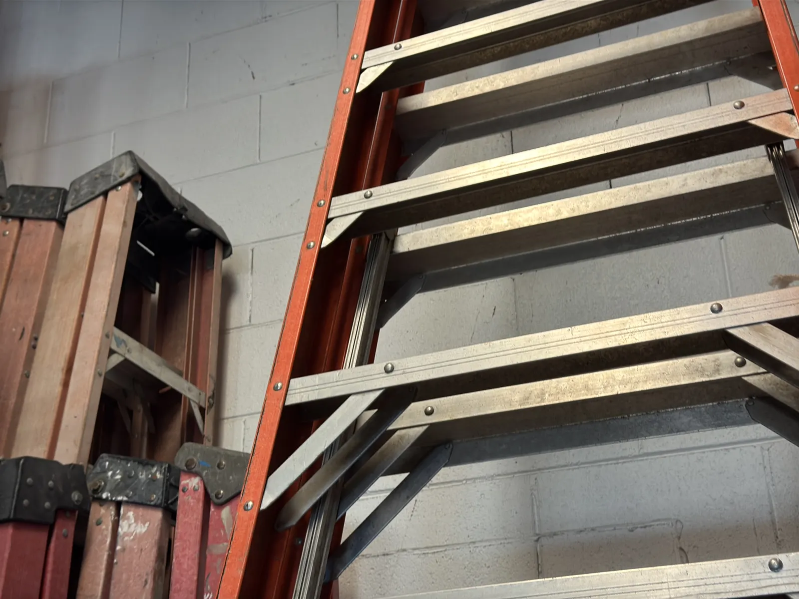 Werner 16’ Fiberglass Ladder, photo 7 of 10