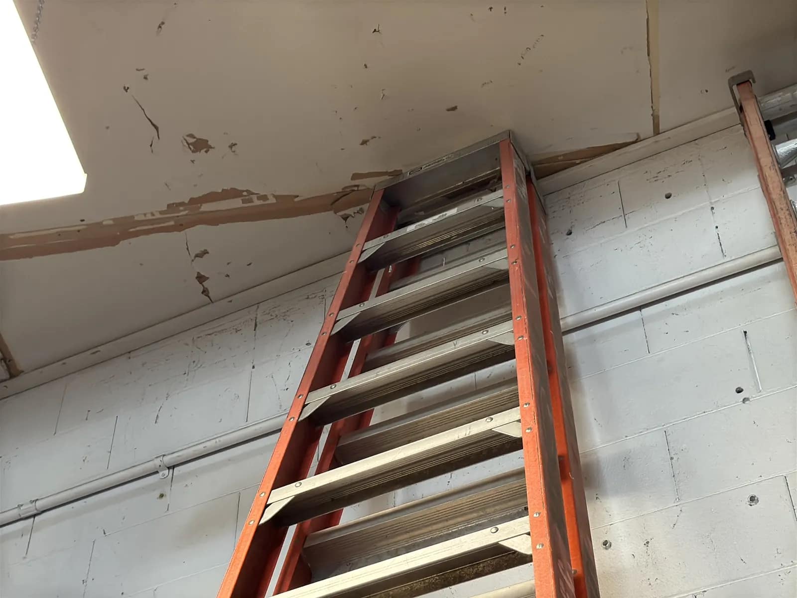 Werner 16’ Fiberglass Ladder, photo 5 of 10