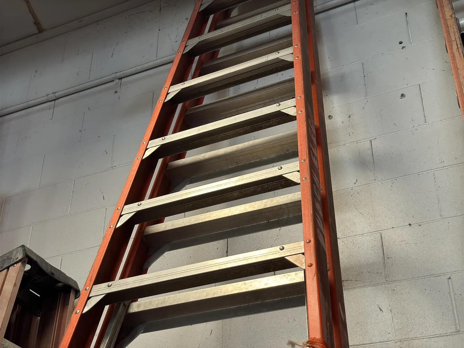 Werner 16’ Fiberglass Ladder, photo 6 of 10