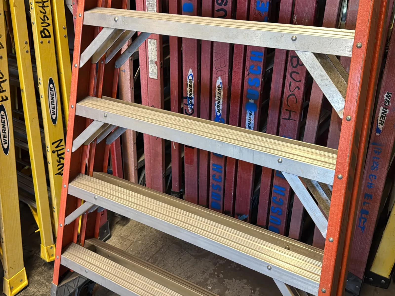 Werner 16’ Fiberglass Ladder, photo 3 of 10