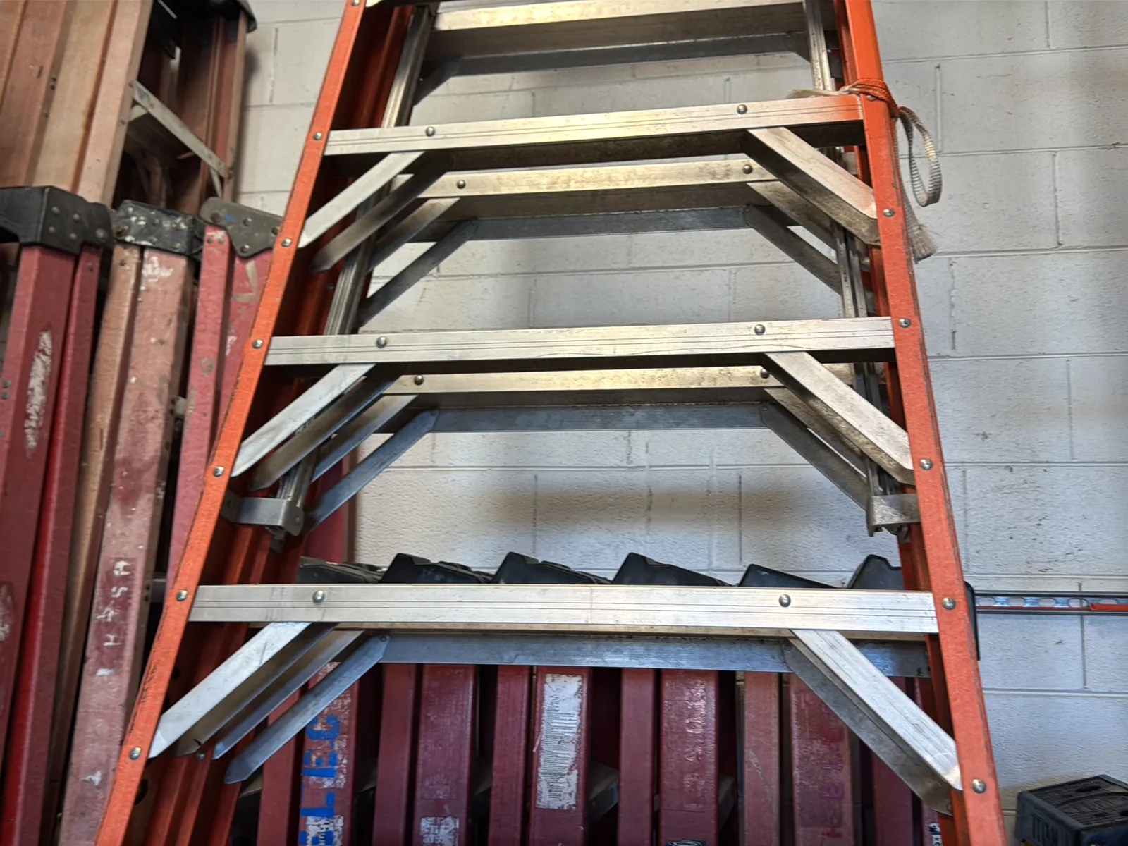 Werner 16’ Fiberglass Ladder, photo 9 of 10