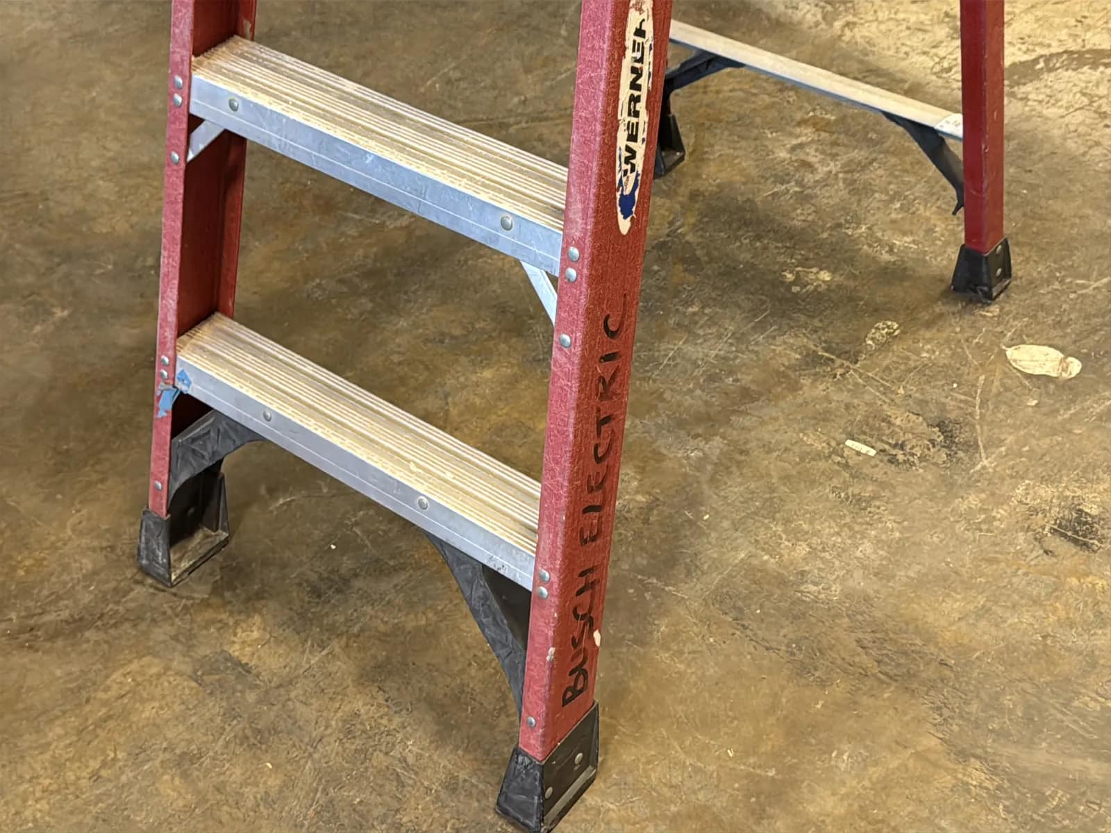 Werner 6’ Fiberglass Ladder, photo 4 of 7