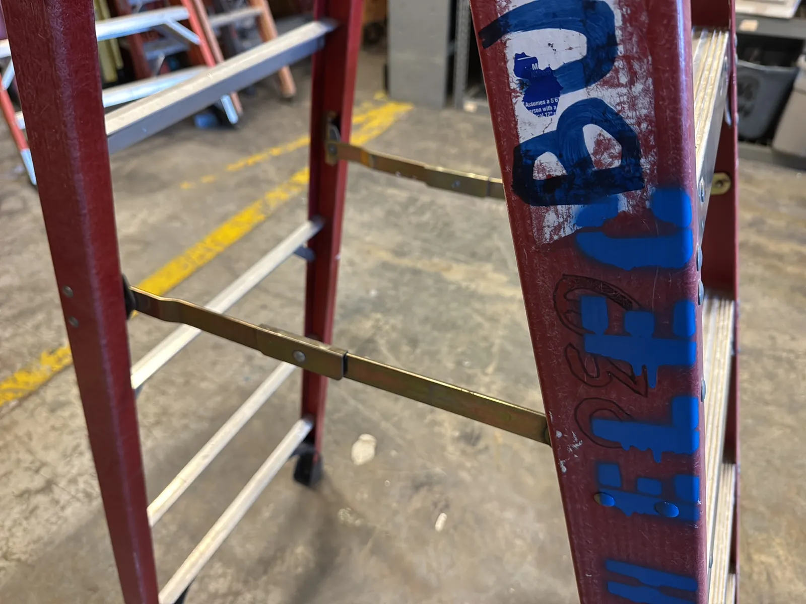 Werner 6’ Fiberglass Ladder, photo 7 of 7