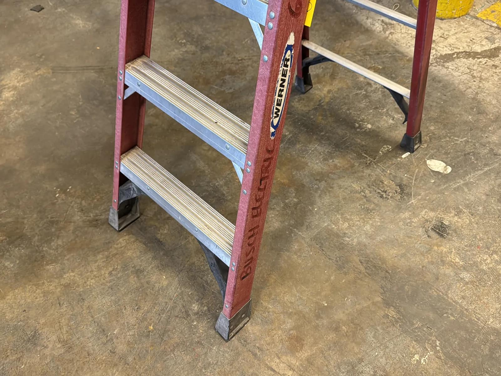 Werner 6’ Fiberglass Ladder, photo 4 of 6
