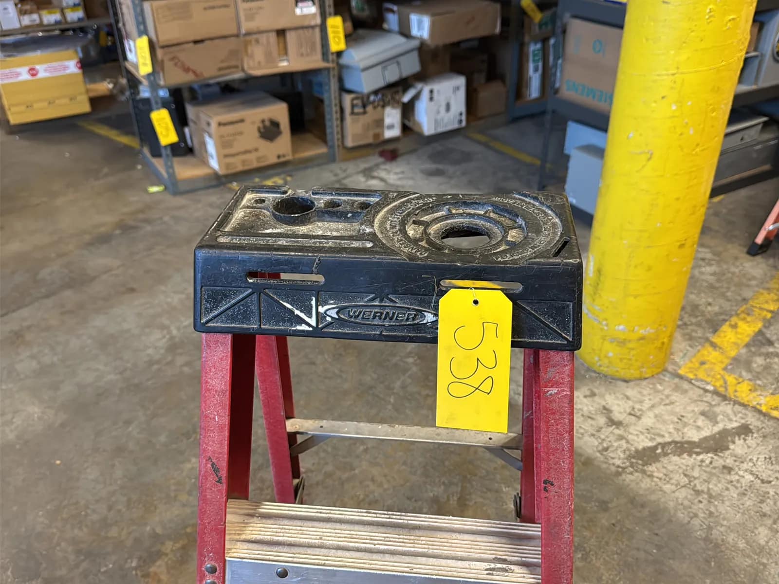 Werner 4’ Fiberglass Ladder, photo 2 of 4