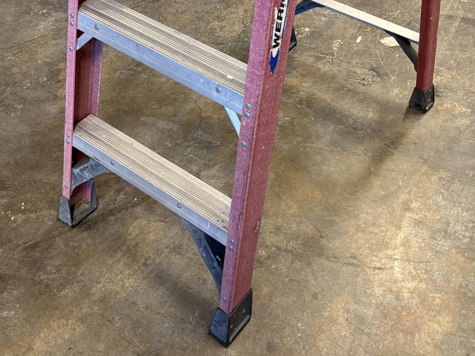 Werner 6’ Fiberglass Ladder, photo 5 of 6