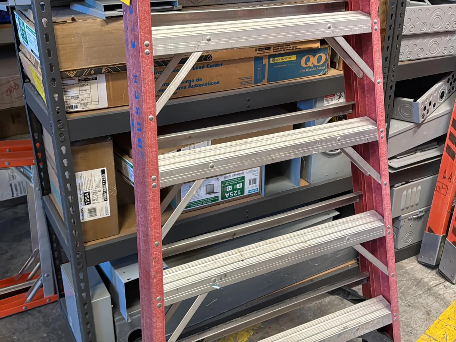 Werner 12’ Fiberglass Ladder, photo 3 of 7