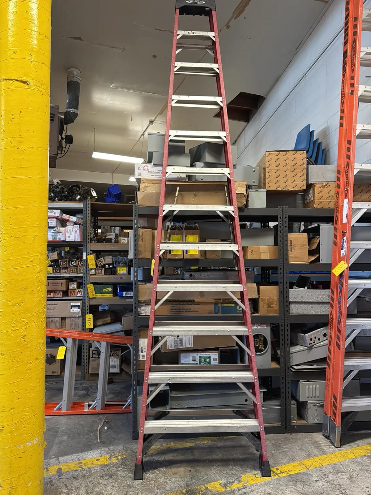 werner-12-fiberglass-ladder-0edfc9