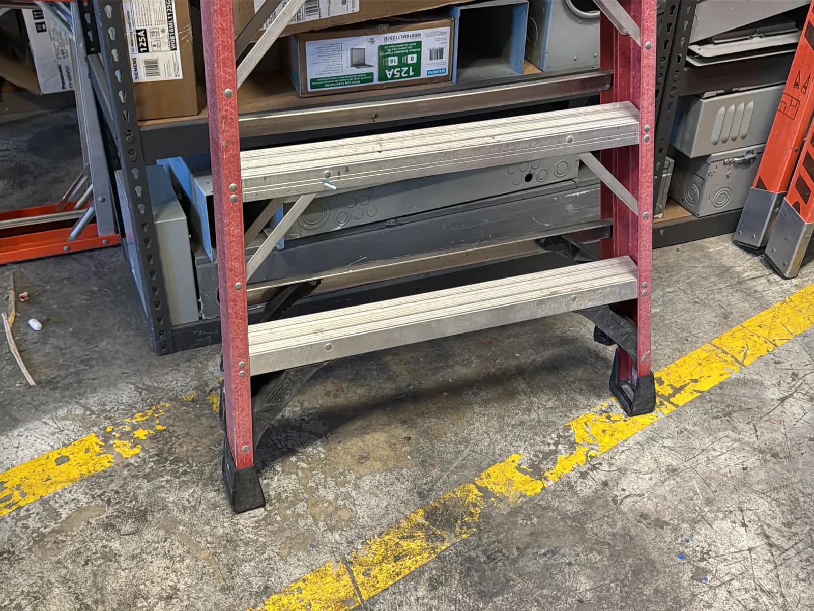 Werner 12’ Fiberglass Ladder, photo 2 of 7