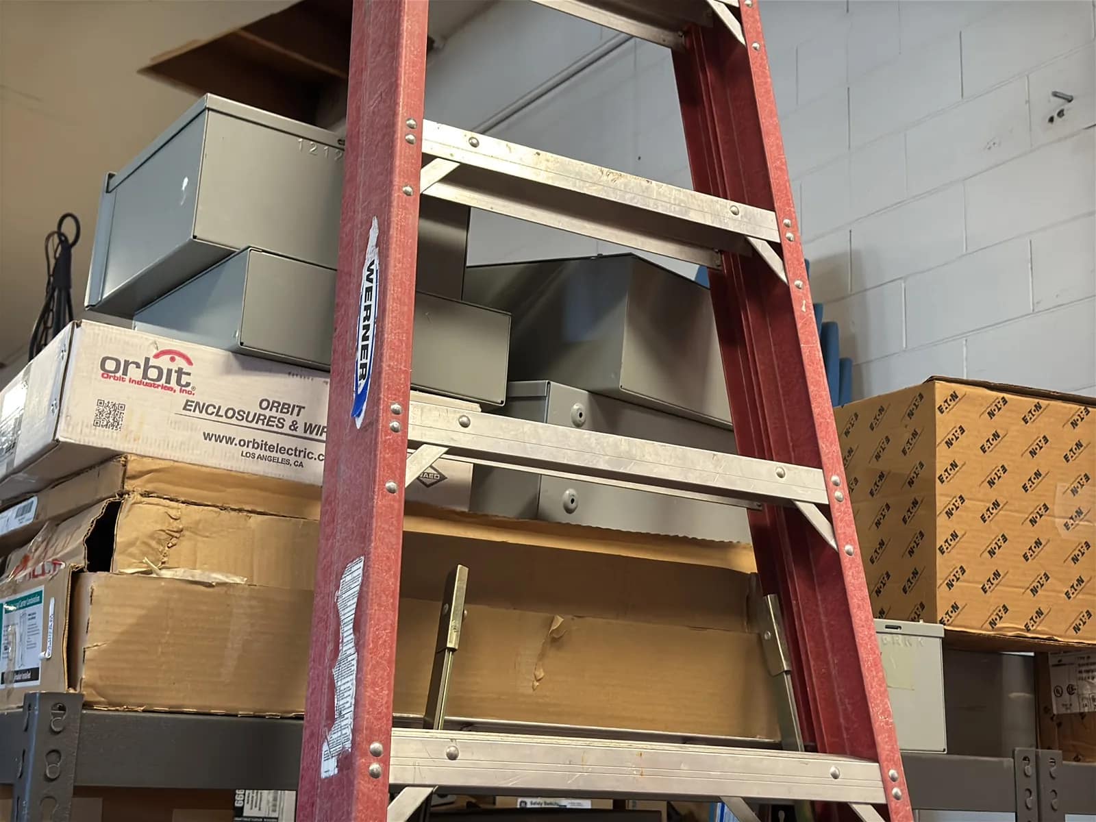Werner 12’ Fiberglass Ladder, photo 6 of 7