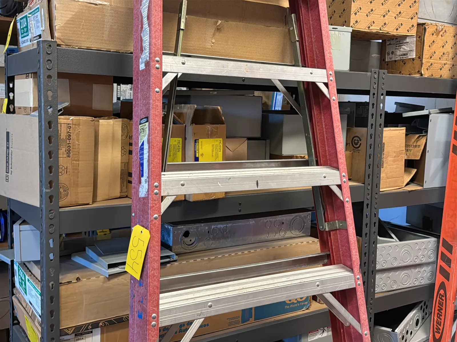 Werner 12’ Fiberglass Ladder, photo 4 of 7